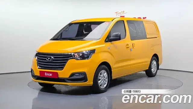 Hyundai Starex Van 5-Seater Smart 2019
