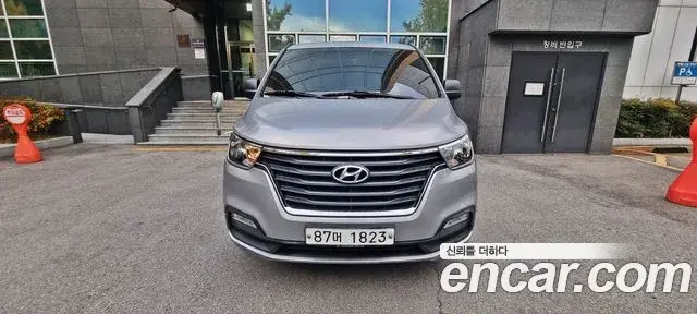 Hyundai Starex Van 5-Seater Smart 2019