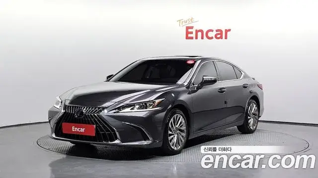 Lexus ES Luxury Plus 2023