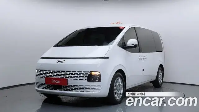 Hyundai Staria 4WD Tourer 9-Seater Modern 2022