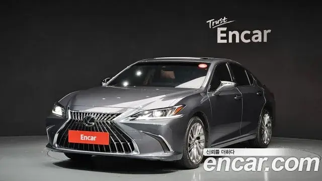 Lexus ES Luxury Plus 2023