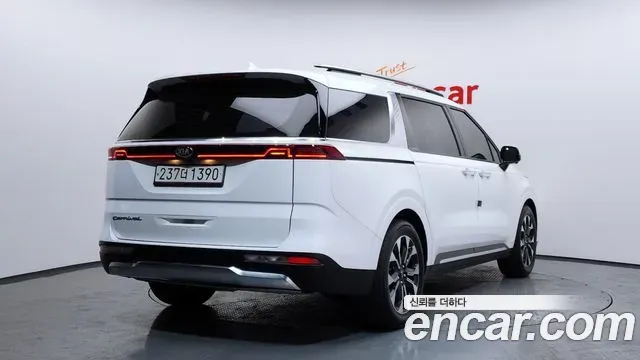 Kia Carnival Diesel 9-Seater Signature 2021 — фото 2