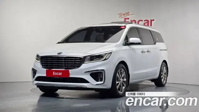 Kia Carnival 7-Seater Limousine VIP 2019