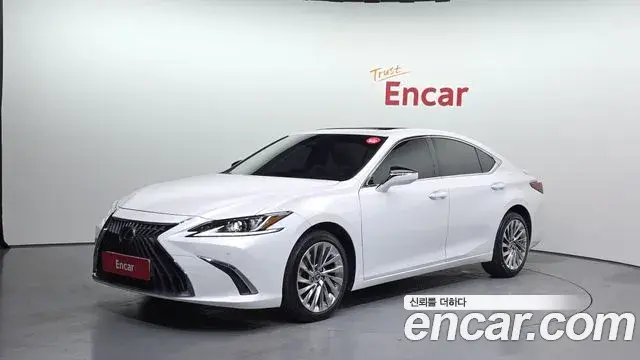 Lexus ES Luxury Plus 2022