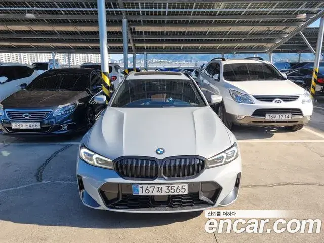 BMW 3-Series 320i Touring M Sports 2025