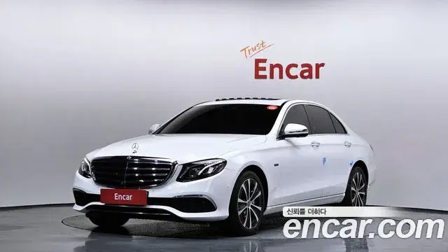 Mercedes-Benz E-Class E300e 4MATIC Exclusive 2020