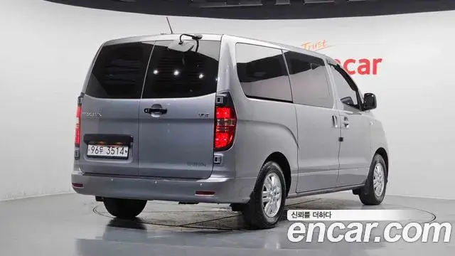 Hyundai Starex Van 5-Seater Modern 2019