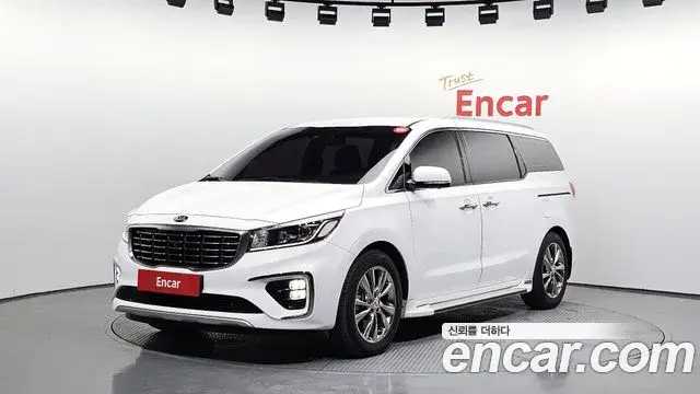 Kia Carnival 7-Seater Limousine VIP 2019