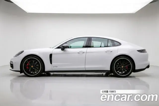 Porsche Panamera 4.0 GTS 2022