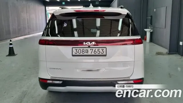 Kia Carnival Diesel 9-Seater Prestige 2023 — фото 4