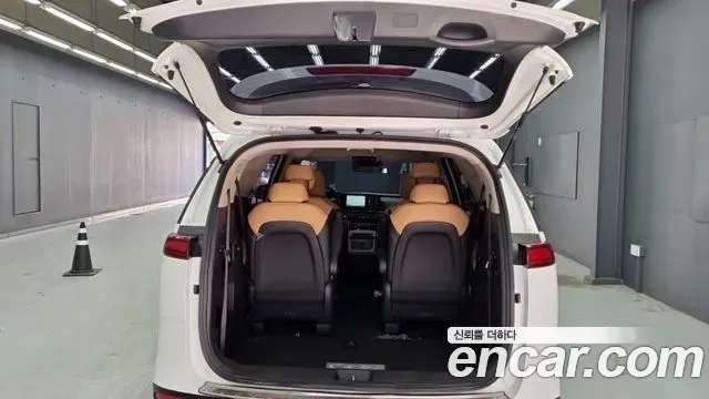 Kia Carnival Diesel 9-Seater Prestige 2023 — фото 18