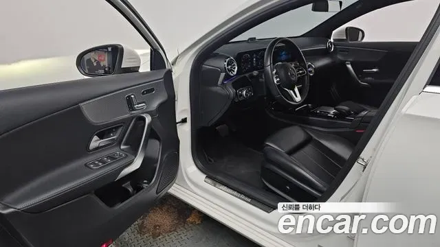 Mercedes-Benz A-Class A220 Hatchback 2021 — фото 11