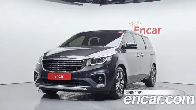 Kia Carnival 9-Seater Luxury 2019