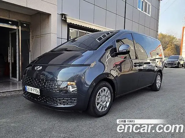Hyundai Staria 4WD Tourer 9-Seater Modern 2021