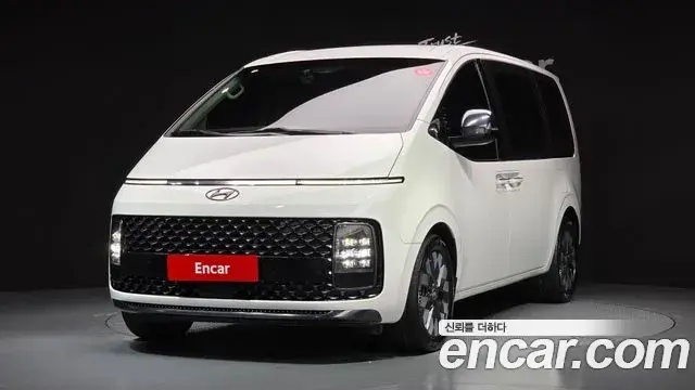 Hyundai Staria Lounge 9-Seater Prestige 2022