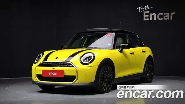Mini Cooper 5 Door Favoured 2024