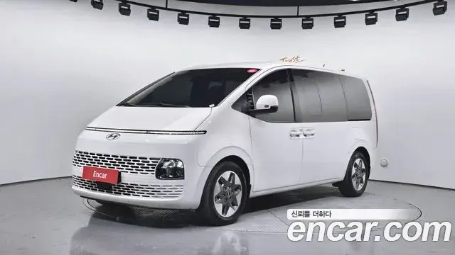 Hyundai Staria 4WD Tourer 9-Seater Modern 2023