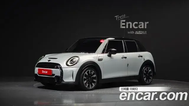 Mini Cooper 5Door Classic Launch Pack Third Generation 2021
