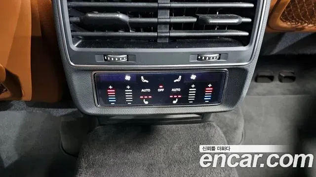 Audi Q8 45 TDI Quattro Premium 2021 — фото 19
