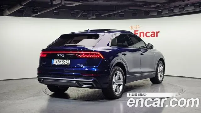 Audi Q8 45 TDI Quattro Premium 2021 — фото 2