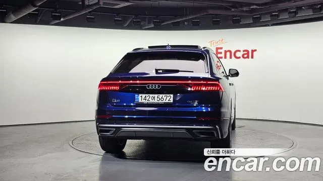 Audi Q8 45 TDI Quattro Premium 2021 — фото 4