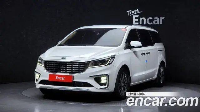 Kia Carnival 7-Seater Limousine VIP 2019
