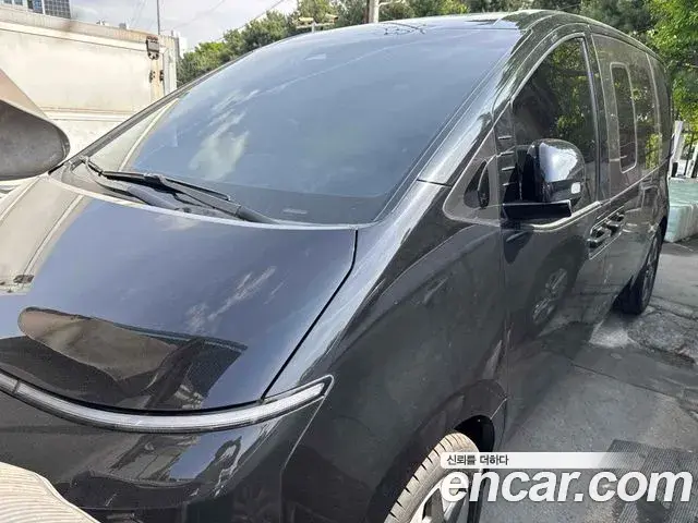 Hyundai Staria 4WD Tourer 9-Seater Modern 2021