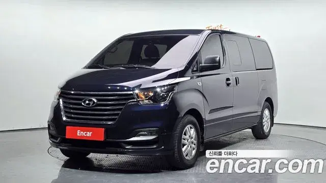 Hyundai Starex Van 5-Seater Modern 2021