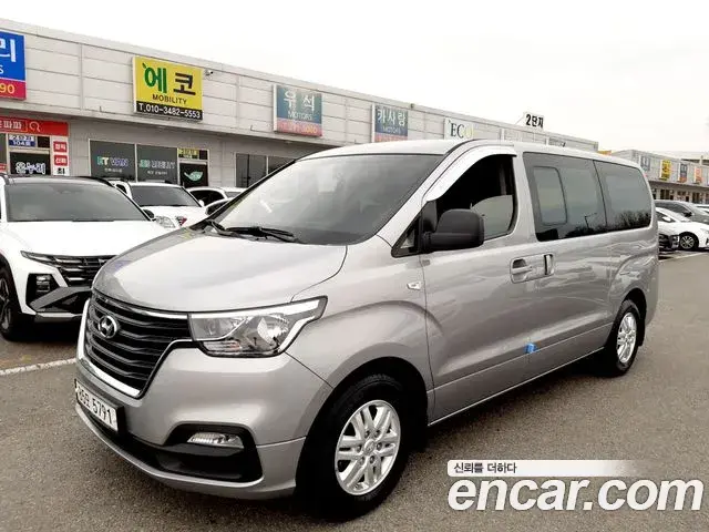 Hyundai Starex Van 5-Seater Modern 2019