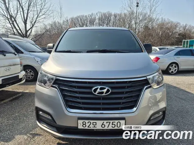 Hyundai Starex Van 3-Seater Smart 2019