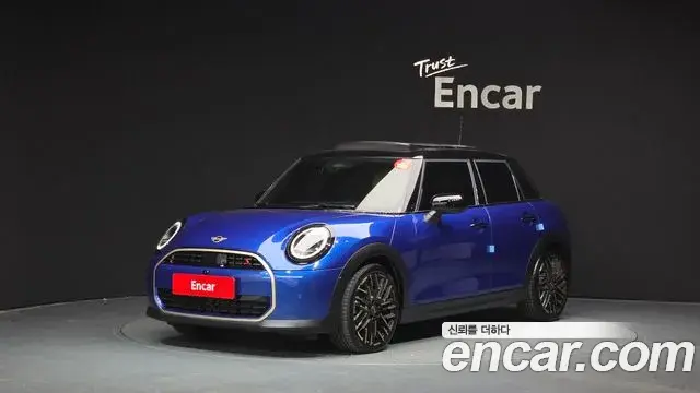 Mini Cooper 5 Door Favoured 2025