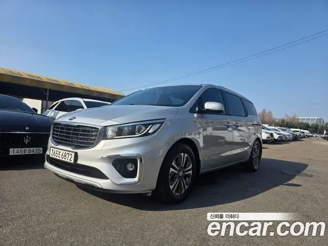 Kia Carnival 9-Seater Luxury 2019