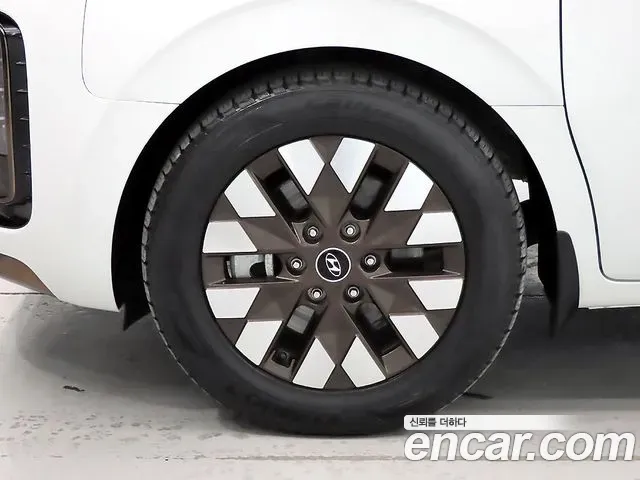 Hyundai Staria 4WD Lounge 9-Seater Inspiration 2024 — фото 19