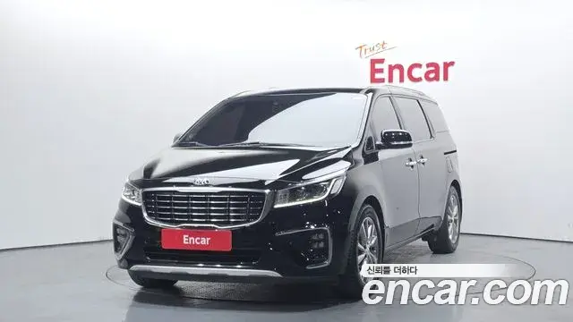 Kia Carnival 9-Seater Luxury 2019