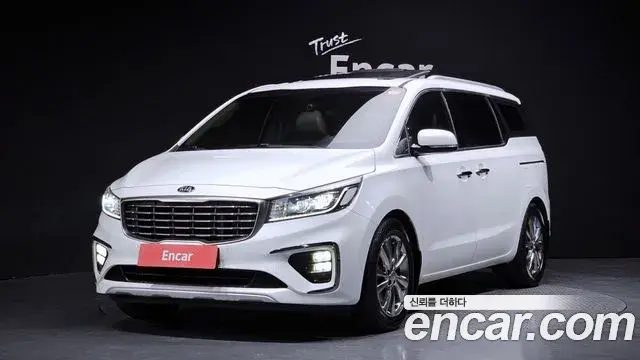 Kia Carnival 7-Seater Limousine VIP 2019