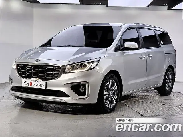 Kia Carnival 9-Seater Luxury 2019