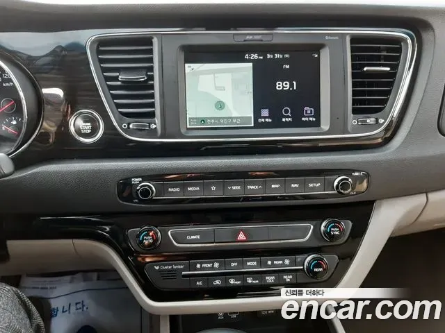 Kia Carnival 9-Seater Prstige 2019 — фото 11