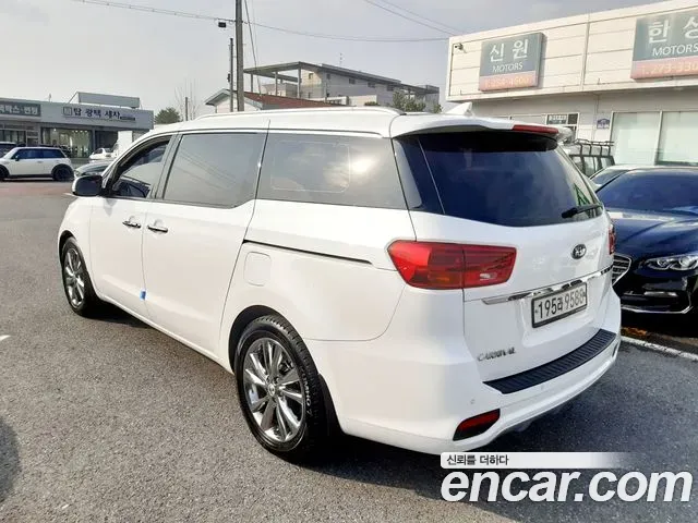 Kia Carnival 9-Seater Prstige 2019 — фото 6