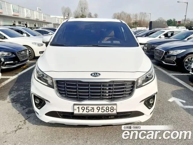Kia Carnival 9-Seater Prstige 2019 — фото 2