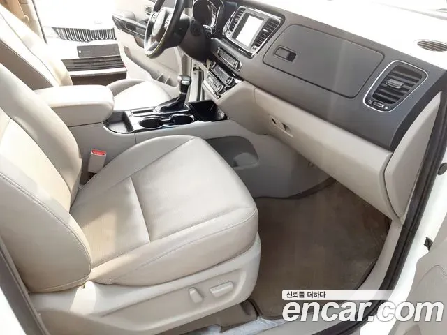 Kia Carnival 9-Seater Prstige 2019 — фото 9