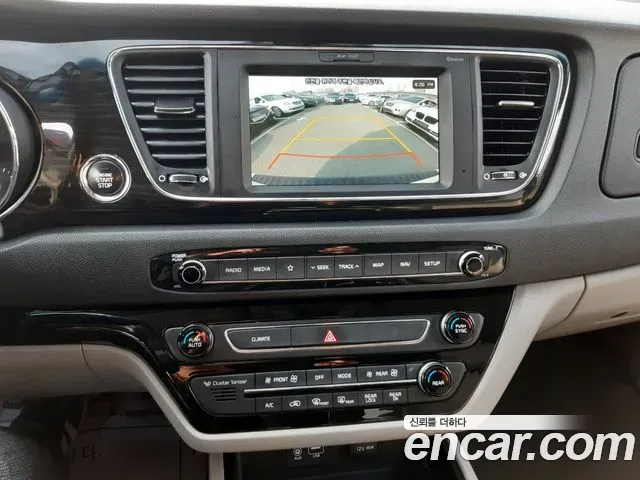 Kia Carnival 9-Seater Prstige 2019 — фото 12