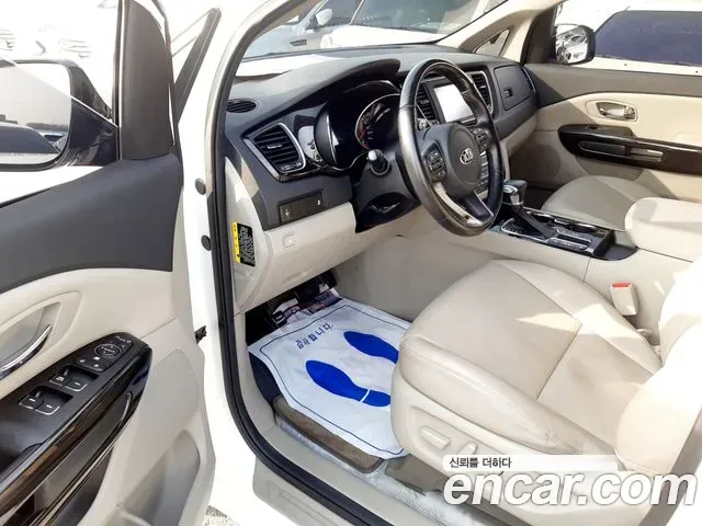 Kia Carnival 9-Seater Prstige 2019 — фото 8