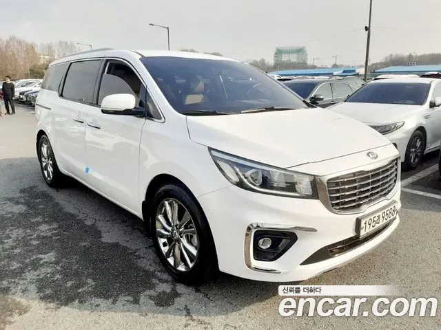 Kia Carnival 9-Seater Prstige 2019 — фото 3