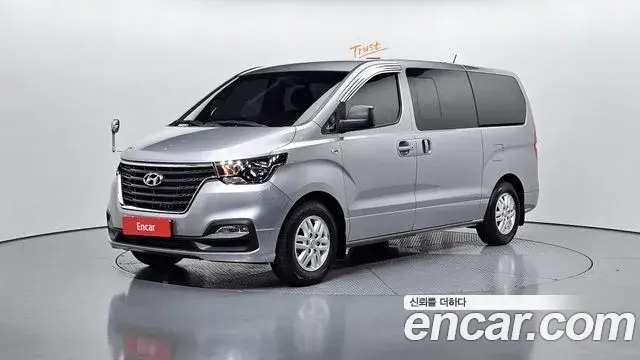 Hyundai Starex Van 5-Seater Modern 2020