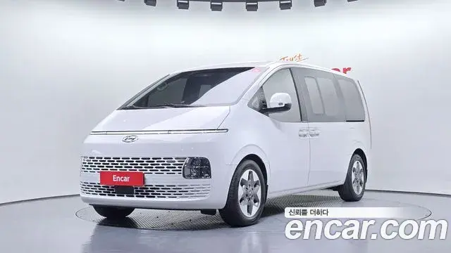 Hyundai Staria 4WD Tourer 9-Seater Modern 2022