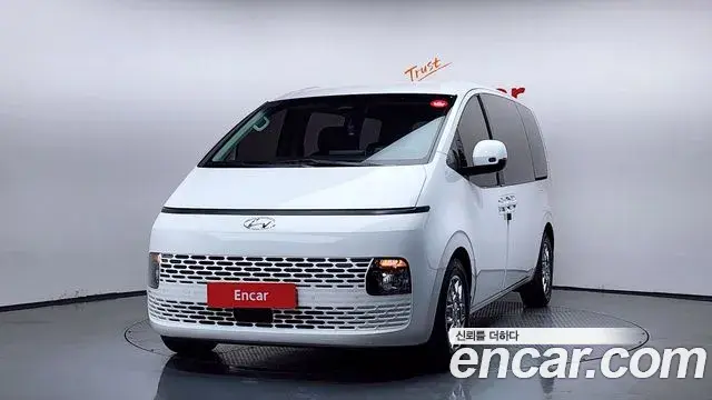 Hyundai Staria 4WD Tourer 9-Seater Modern 2022