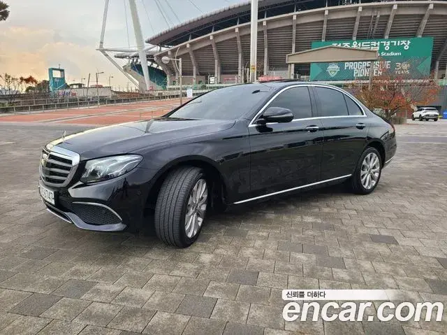 Mercedes-Benz E-Class E300 4MATIC Exclusive 2020