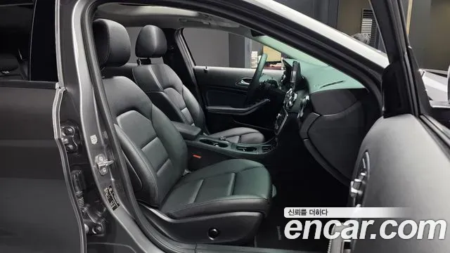 Mercedes-Benz GLA-Class GLA220 Premium 2019 — фото 11