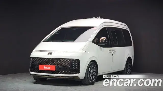 Hyundai Staria 4WD Lounge 9-Seater Limousine 2023