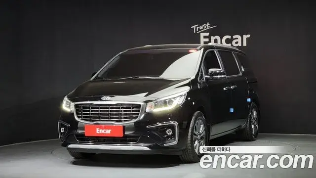 Kia Carnival 9-Seater Luxury 2020